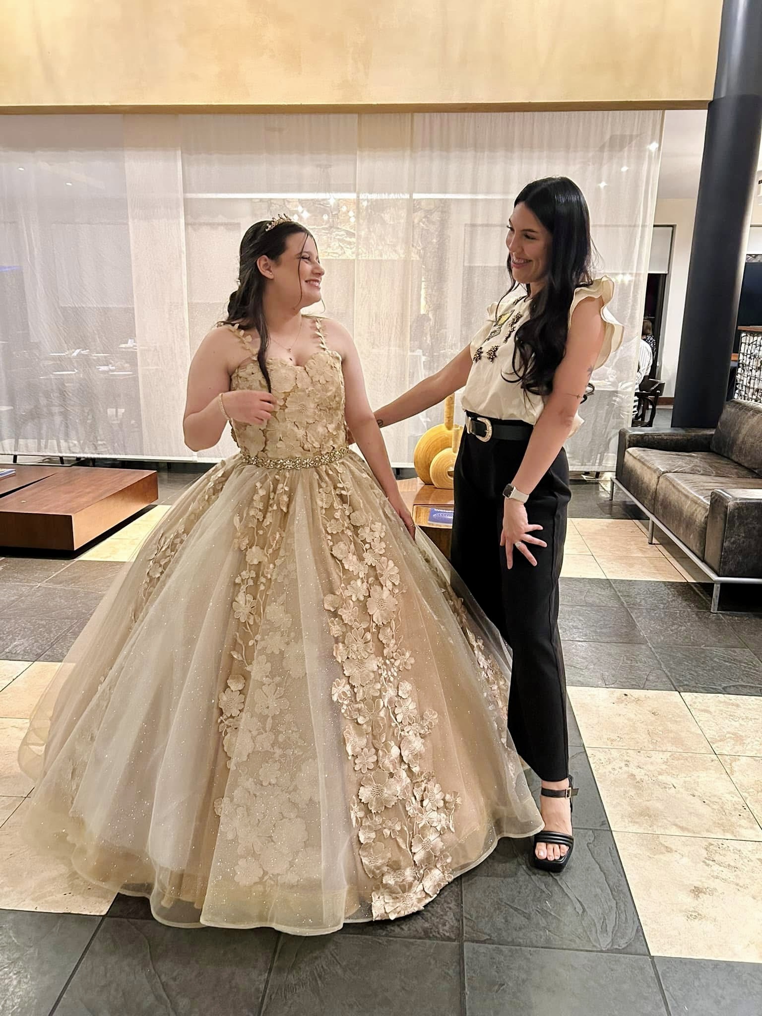 Carolina, modista y diseñadora de vestidos de quinceañera y novia en Montevideo, Uruguay